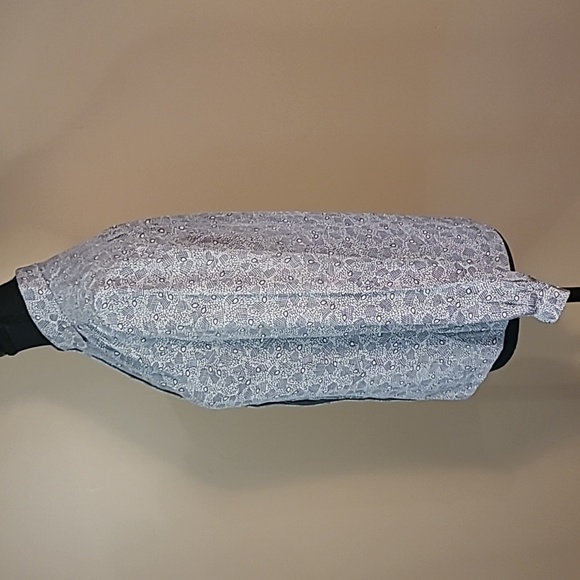 VINTAGE 100% Silk Blouse, Made in Hong Kong - Picture 4 of 10